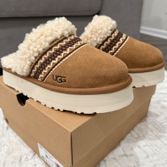 New ugg size us 6 - Picture 2 of 6